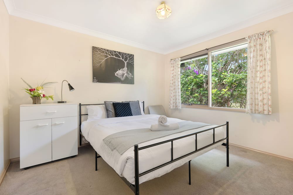 North Turramurra House | Fantastic 4-bedroom house with AC in Turramurra