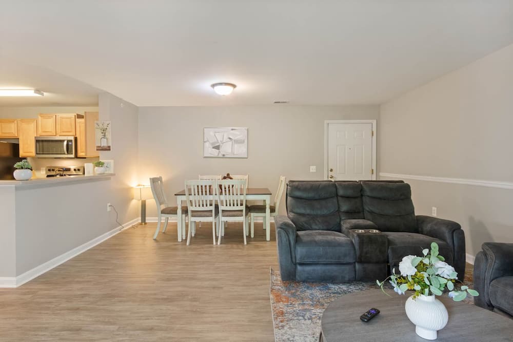 Stafford Apartment | Tucked away 2beds2baths condo in Stafford