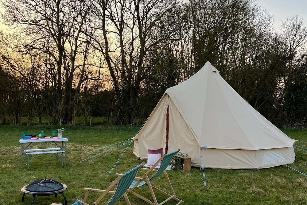 Howlett End RV Rental | 5m Bell Tents-Glamping in picturesque 6 acre feld tucked away in the countryside