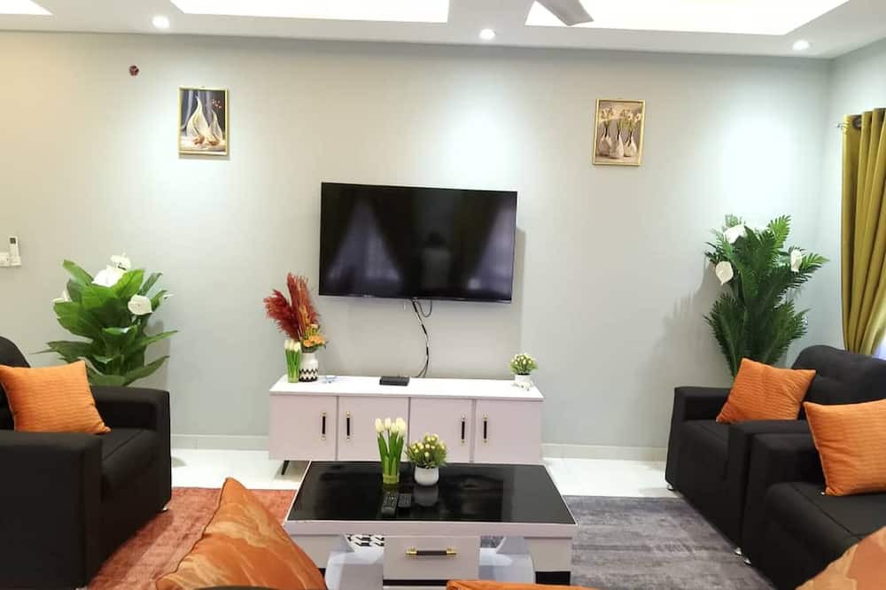 Adentan Apartment | Spacious 3BR Apartment in Adentan with City Views