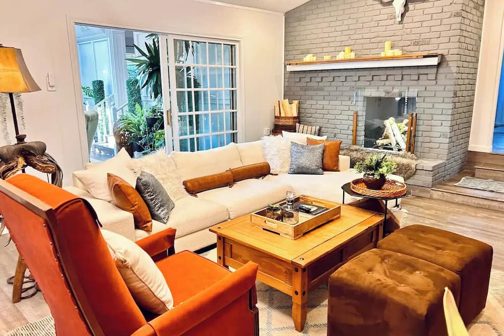 DeSoto House | Texas Style & Comfort