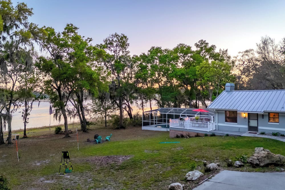 Dunnellon House | New!Oasis villa - lake View &pool near FL springs