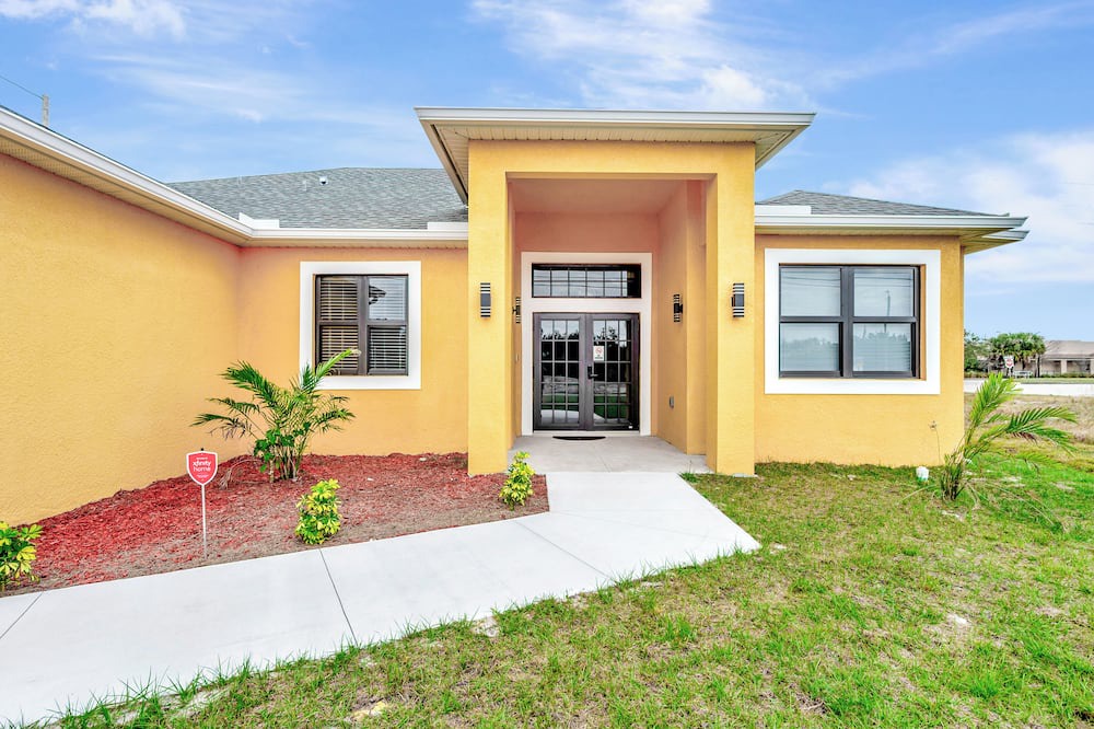 Westminister House | HUGE Home in Lehigh Acres Near RSW International Airport and JetBlue Park.