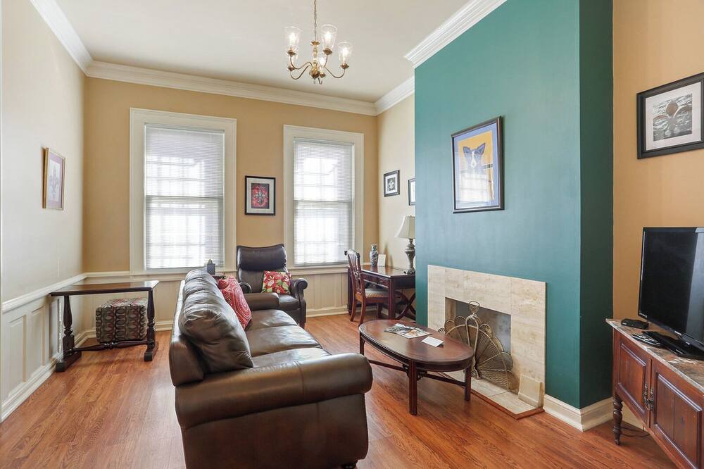 French Quarter Apartment | 1st Floor King Suite w/Kitchen at Grenoble House