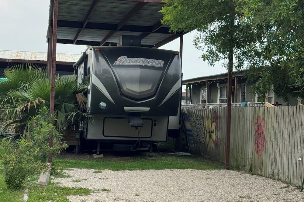 Port Lavaca House | Bunk House RV-bedroom RV in fantastic Port O'Connor TX with AC