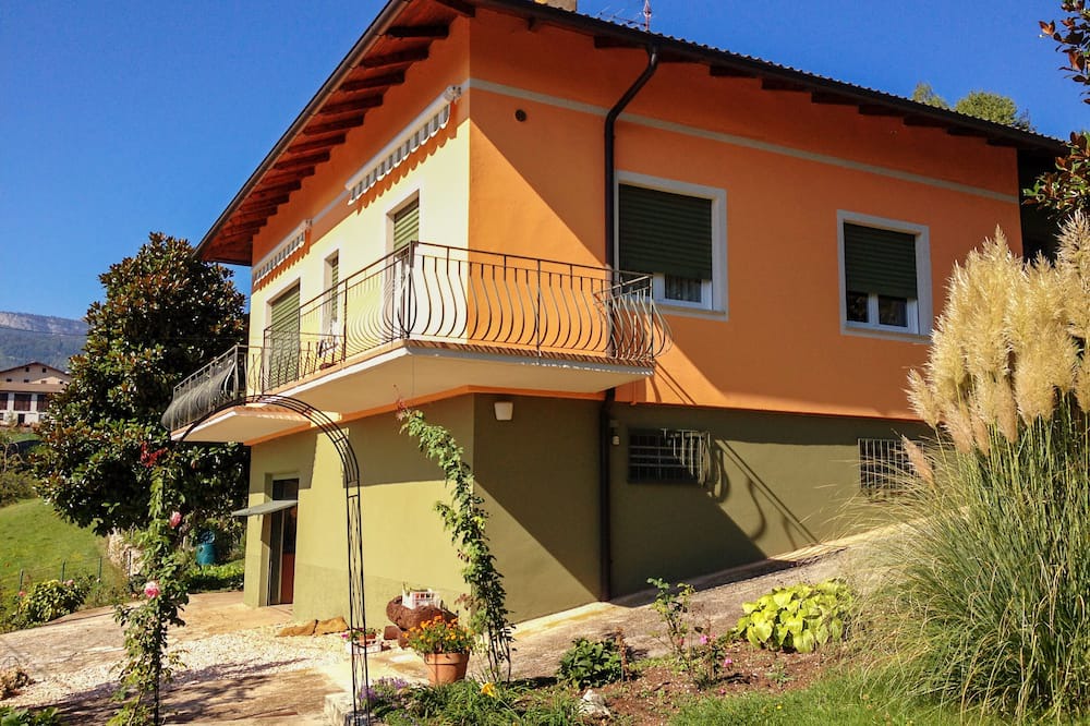 Brentonico Villa | Charming villa with large garden - near Lake Garda & ski resorts