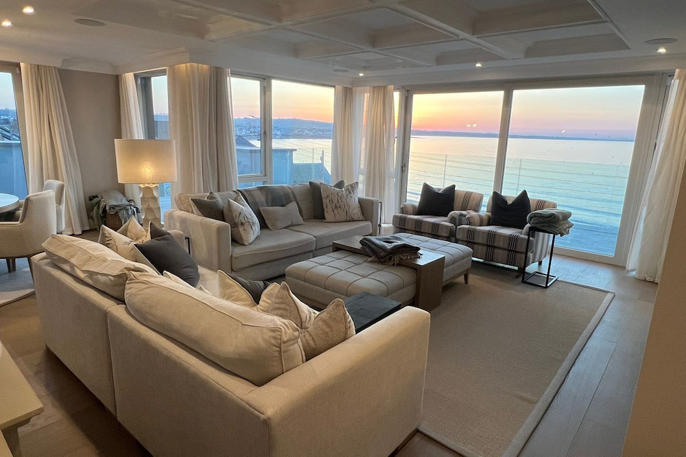 Skerries House | Skerries Oceanfront Superb 4 Bedroom Mansion