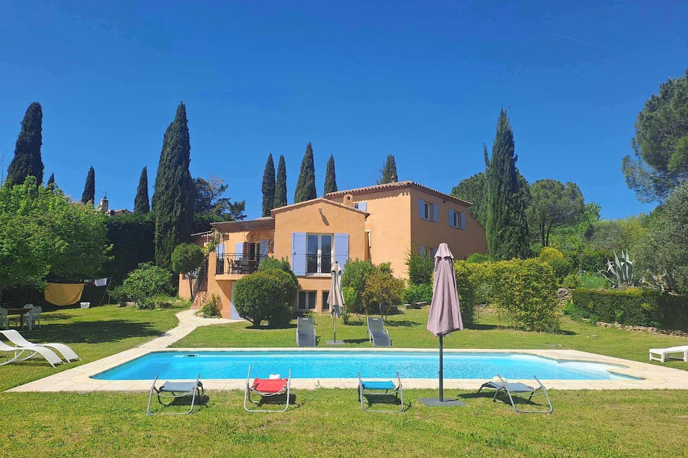 Cadenet Villa | Magnificent villa with swimming pool for rent for 12 people