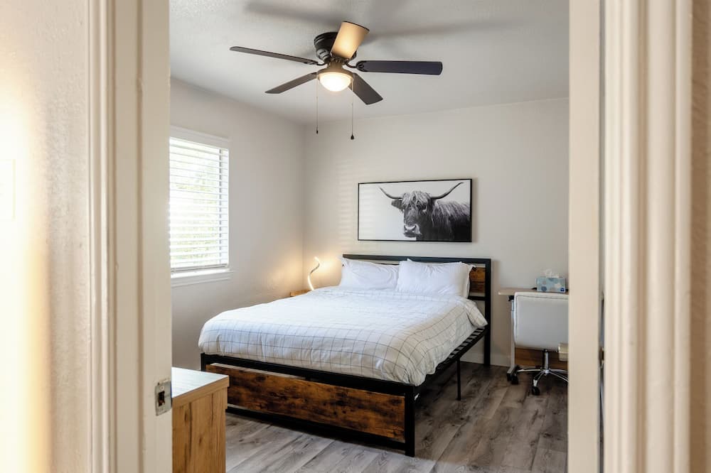 Franklin Park House | Spacious 1 Bd/1Br in Quiet Townhome near Downtown