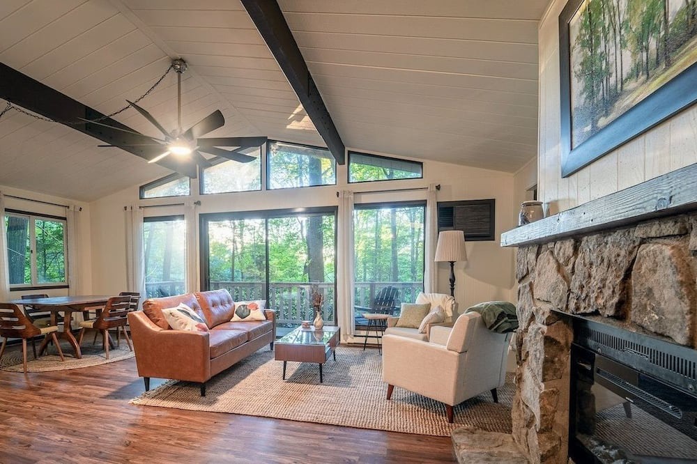 Acme Ski Chalet | Secluded Chalet near Ohiopyle and Seven Springs
