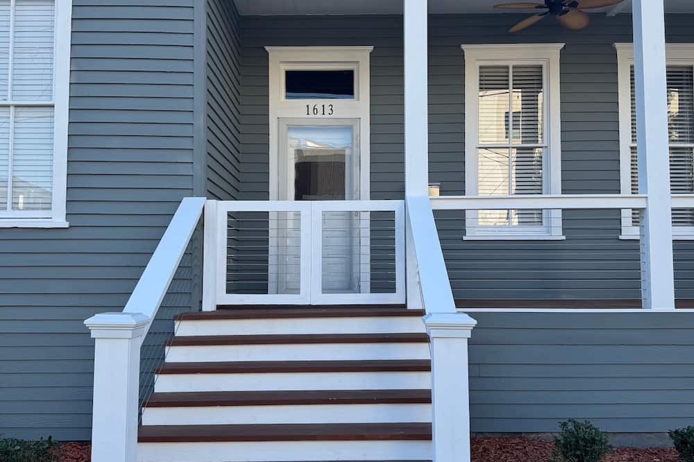 Washington Ave./ Memorial Park Cottage | Charming 2-bedroom cottage with WiFi, AC in amazing Houston
