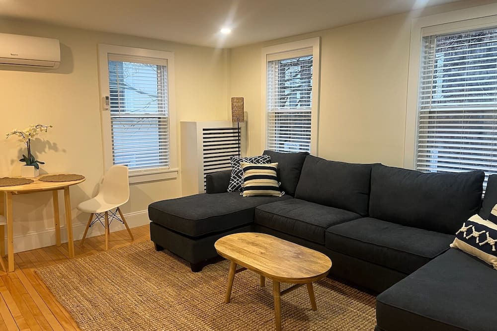 Off Broadway Condo | Charming 1-bedroom condo with WiFi, AC in Newport, Walk to Everything