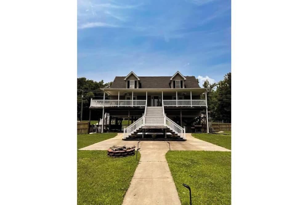 Winnsboro House | DuckedAway.Dreamy Lakefront Escape on Dutchman Creek!