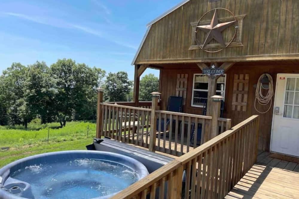 Compton House | Buffalo River Cowboy Cabin Getaway and HOT TUB!