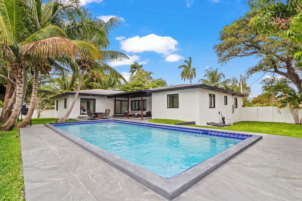 Pompano Beach House | Luxury Home Pool & Near Beach In Pompano Beach