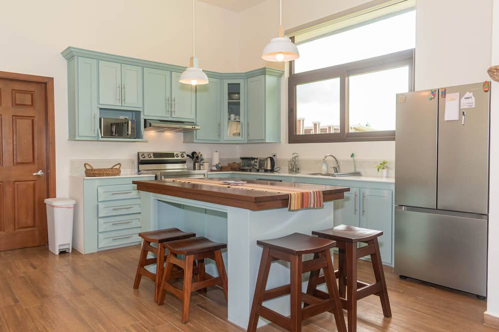 San Juan House | 4-Bedroom House in Beautiful Tela with AC, WiFi, Private Pool, Generator