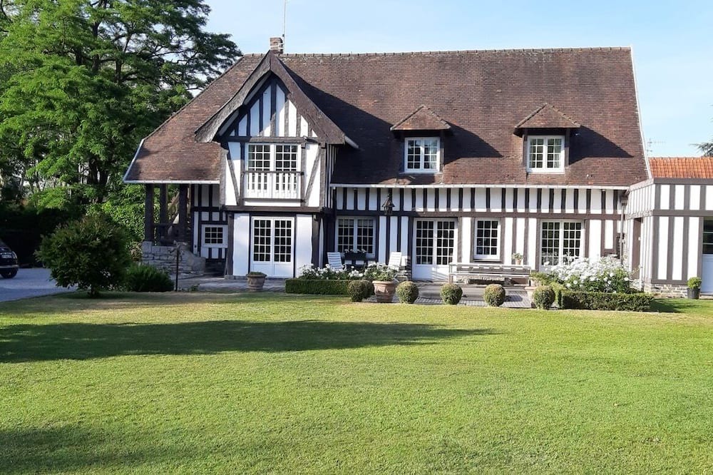 Croix Bed & Breakfast | Room for travelers.