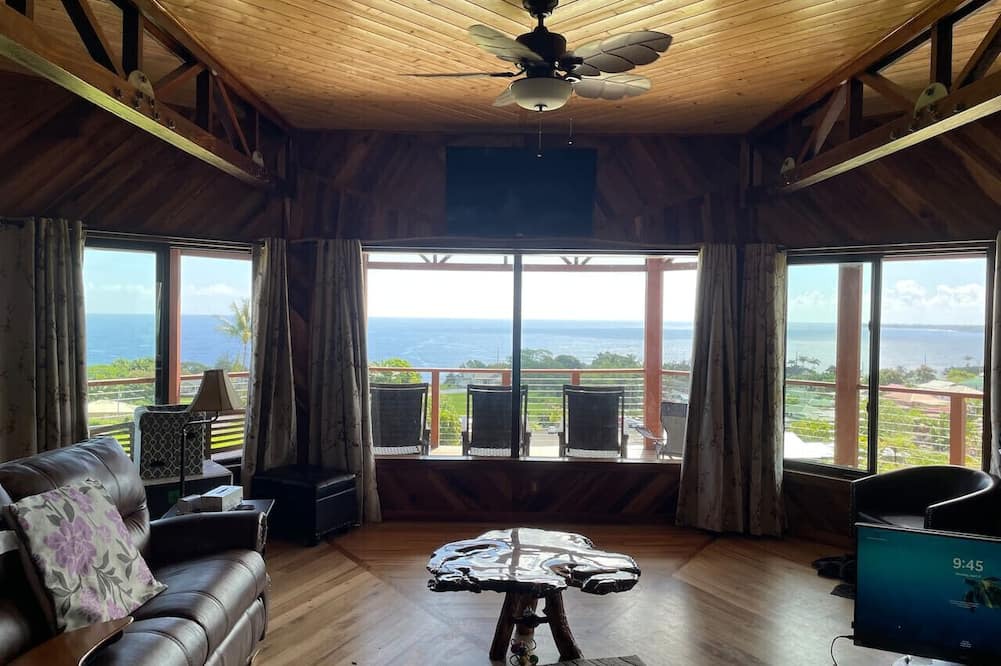 Paukaa Apartment | Magic Skies Top Floor Dream