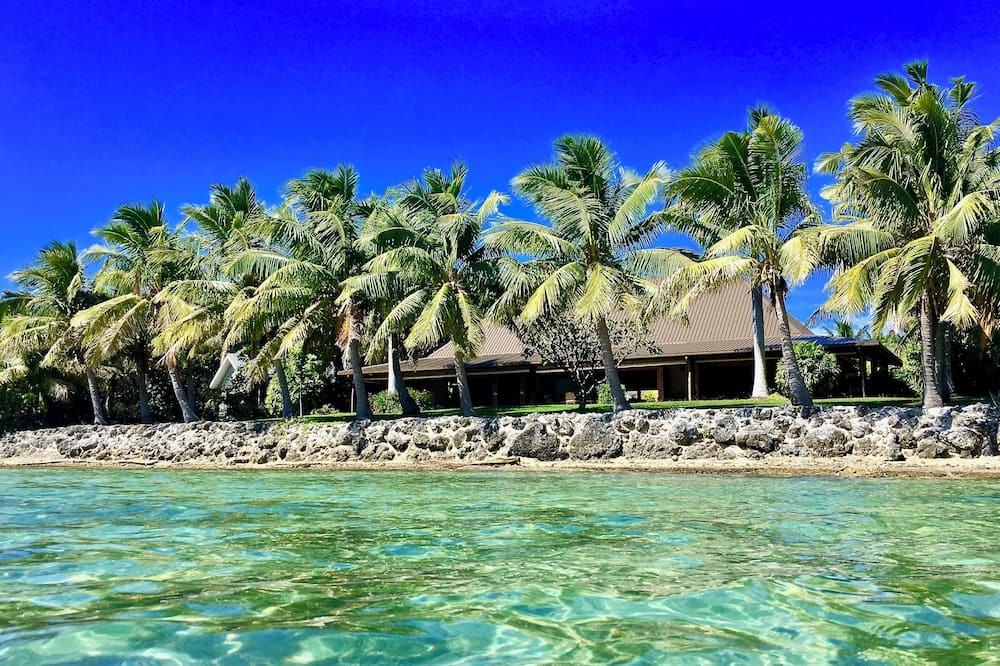 Malolo Lailai Island House | Nai Kawakawa 5 Star, Five Bure Waterfront Complex with Swimming Pool Musket Cove
