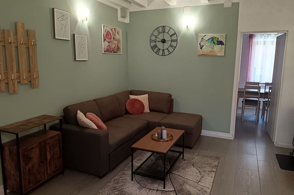 Altavalle Apartment | Pet friendly vacation apartment with private garden