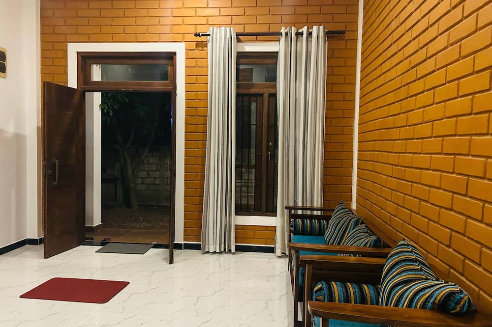 Seeduwa - Katunayake Villa | Eco Brick Transit villa AC in Katunayake