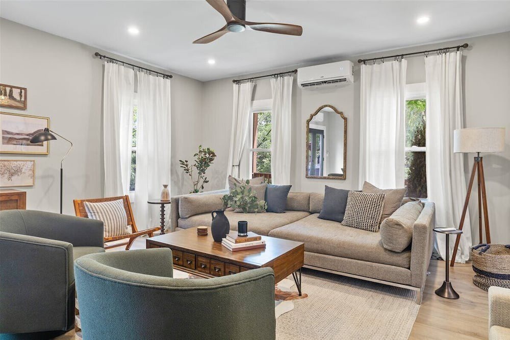 Catskill House | Fire Pit, Hot Tub, Sonos, & Spacious! Walk to Main Street, restaurants & brewery