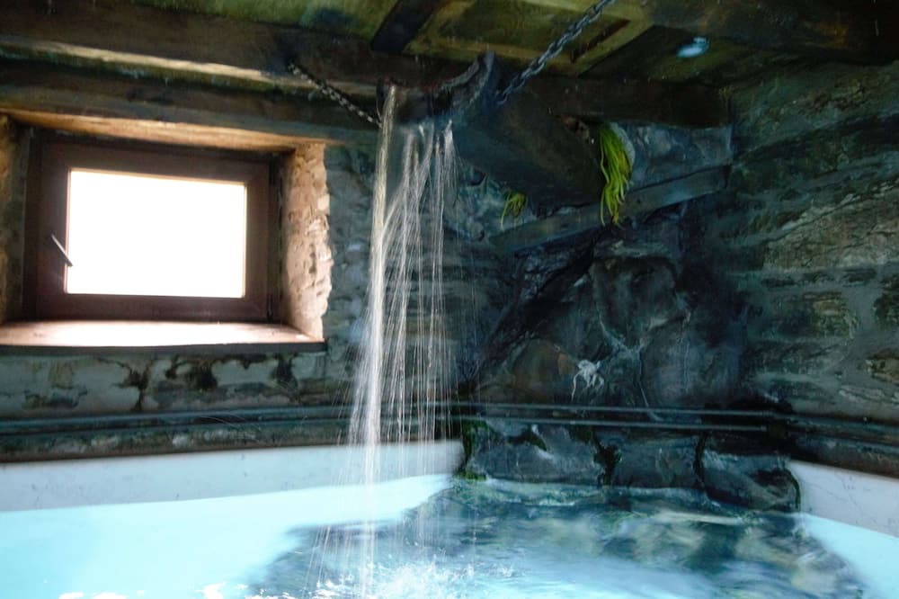 Bargagli House | Charming country house with WiFi, heated pool, artwork, barbecue in the garden.