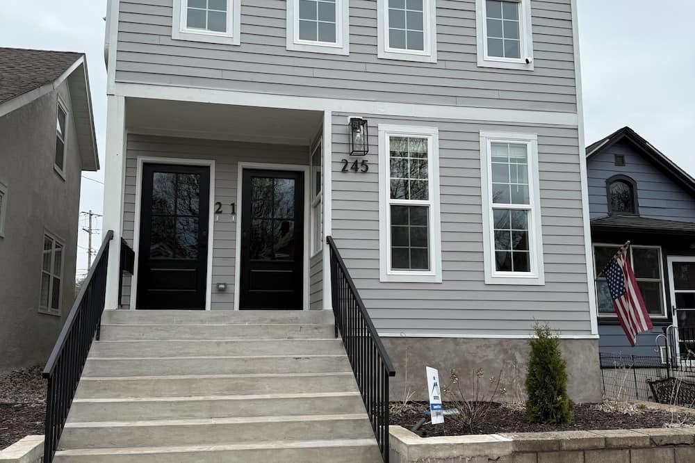 West Seventh Condo | Charming 2-bedroom condo with WiFi, AC in downtown Saint Paul , great location.