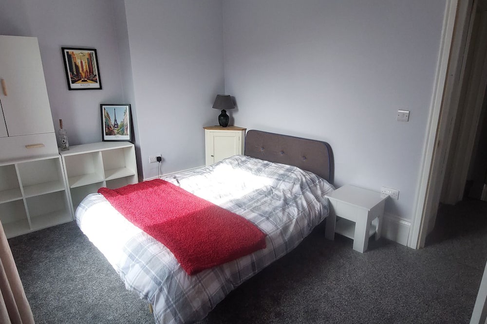 Darfield House | Charming 2-bedroom family/work friendly house near Barnsley