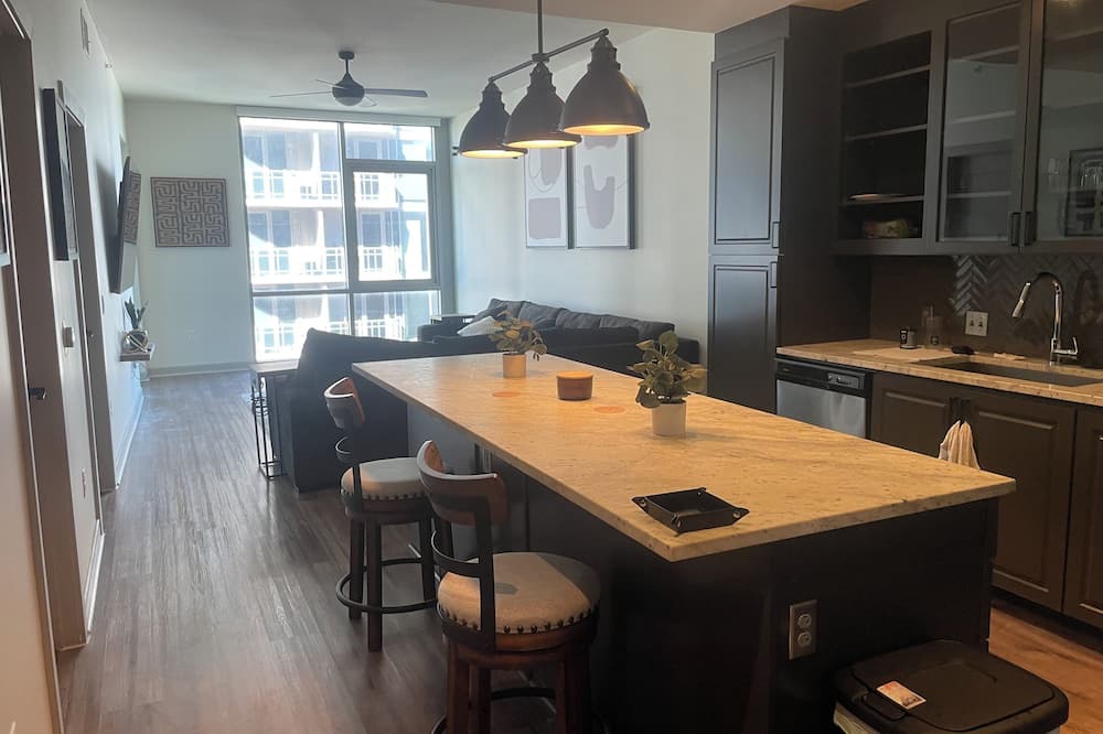 Uptown Apartment | Ascent Victory Park Apartments Unit 1908