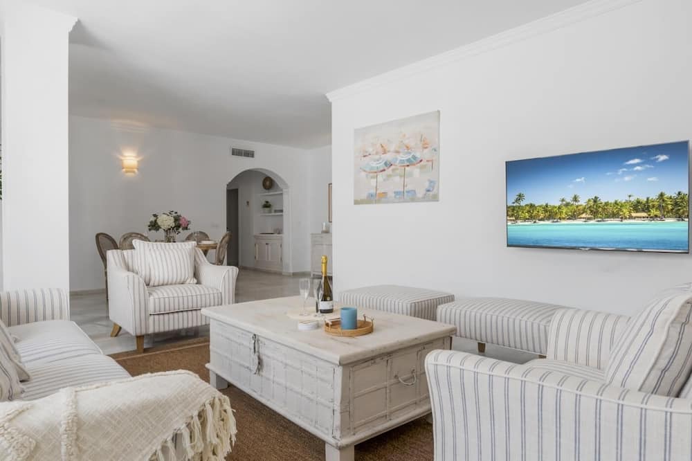 Puerto Banus Apartment | Apartment in Playas del Duque for 4 people | Casa Cadiz 208