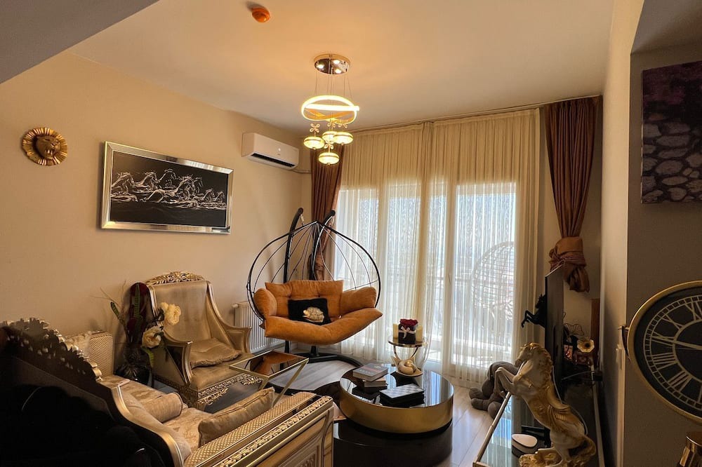 Esenyurt Apartment | Cozy 1-bedroom apartment in marvelous Istanbul with wifi and full gym.