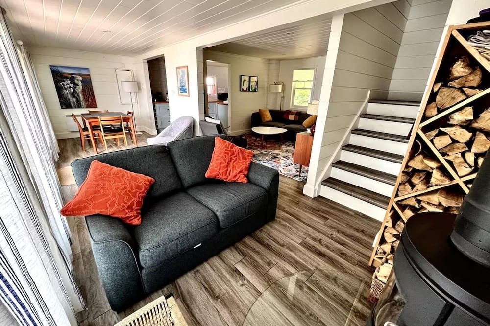 Meaford Cottage | Cozy Cottage on Georgian Bay with Stunning View, Close to All Amenities