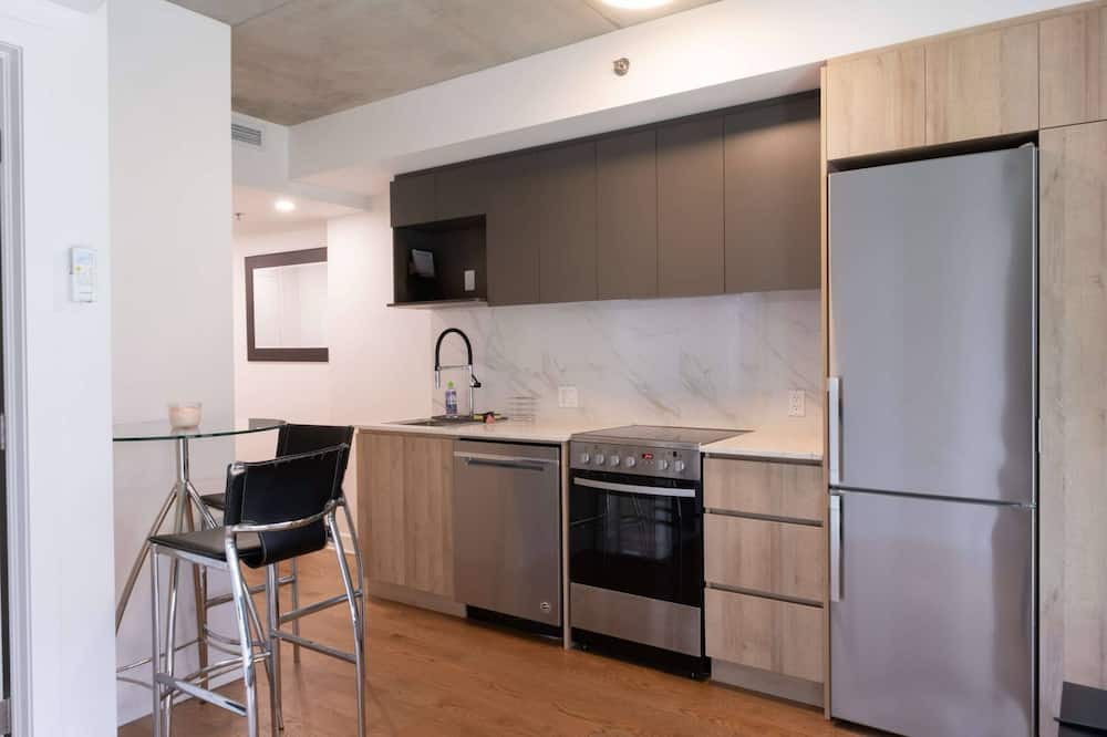 Pointe-Saint-Charles Condo | Stylish 1-bedroom condo located in vibrant Griffintown,