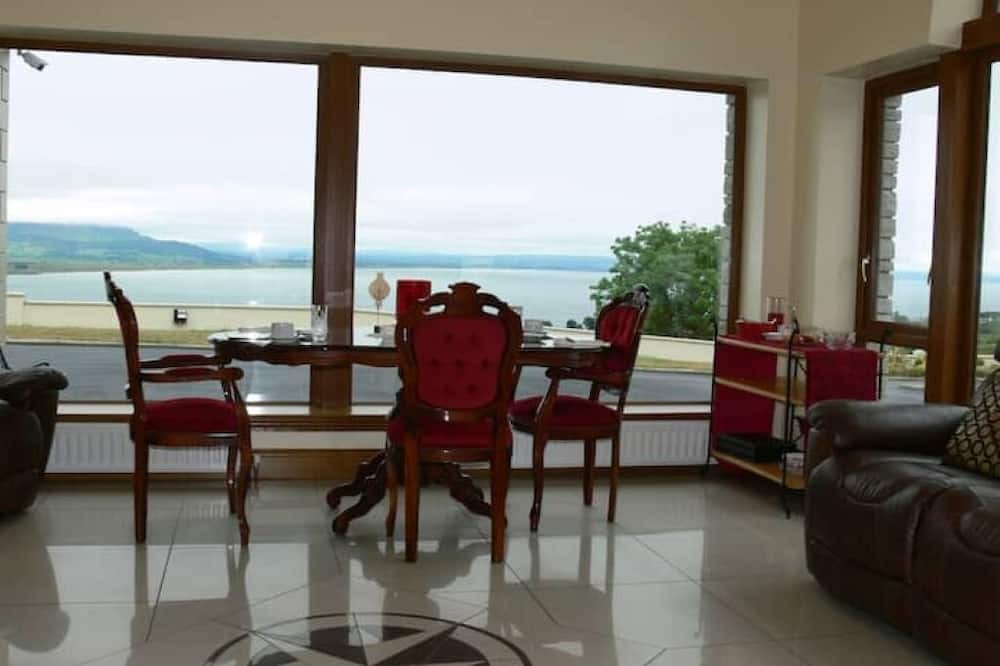 Ballymacarthur Bed & Breakfast | INISH DELUXE SUITE