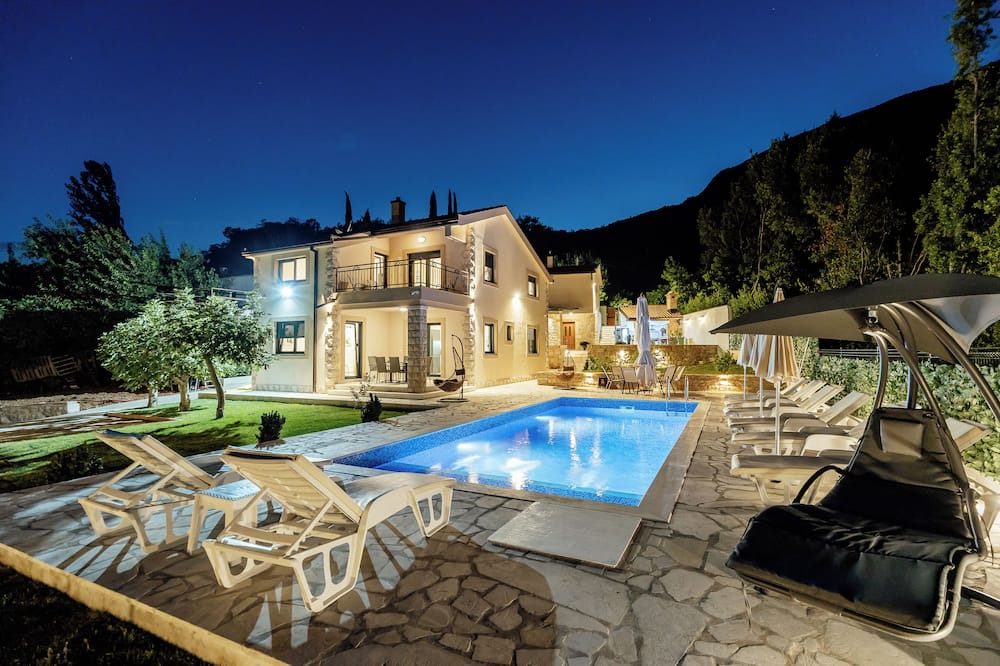 Mojdez Villa | Heavenly 4BR Villa with Pool