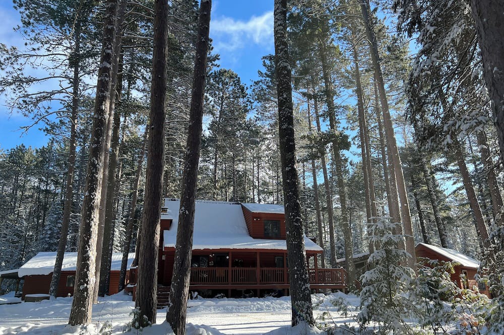 Ely Cabin | Amazing Ely Cabin & Gorgeous Secluded Property