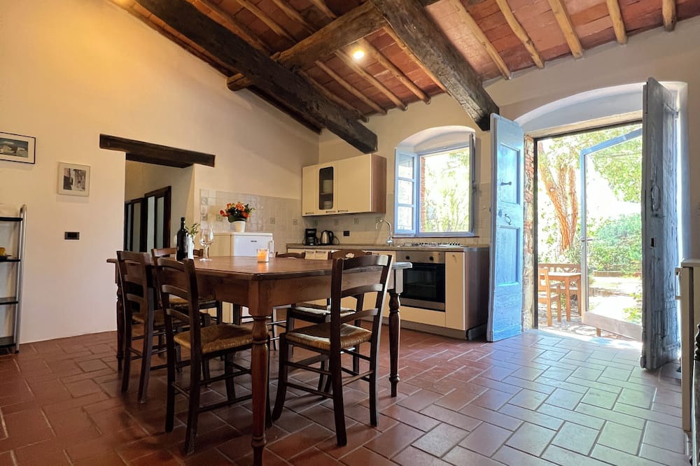 Pieve a Presciano House | Typical stone house in the Arezzo hills with three rooms and shared pool