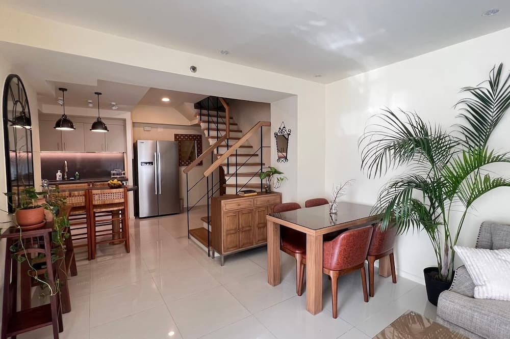 Downtown Apartment | Spacious and Cozy 3-Bedroom Apartment with WiFi, AC in Poblacion Makati
