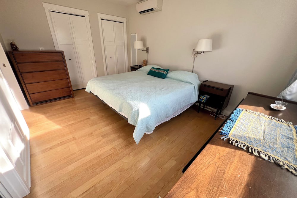 Hadley House | Charming 3-bedroom 2-bathroom house with AC, WiFi in beautiful Amherst, MA