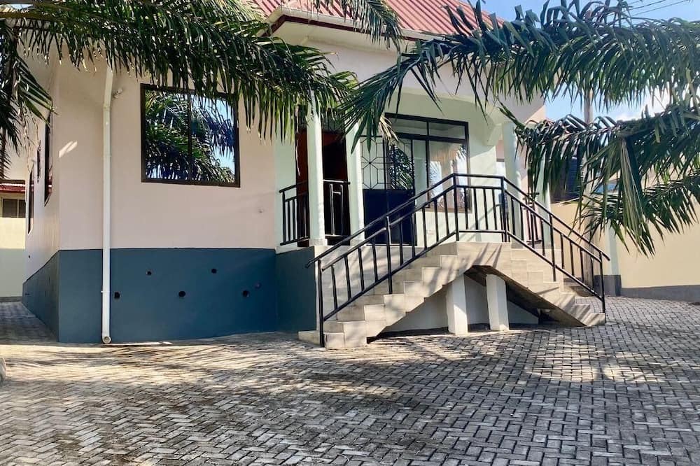 Kivukoni House | Stay with us in beautifully house few minutes from Julius Nyerere Airport