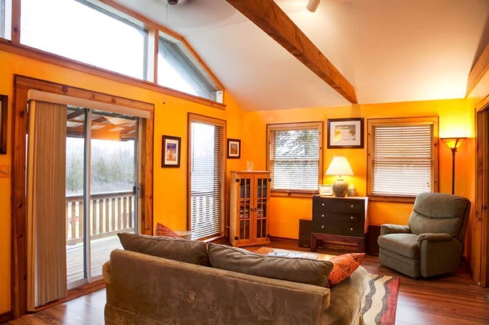 Saugerties Cottage | Charming 1-bedroom cottage with WiFi and AC in Saugerties