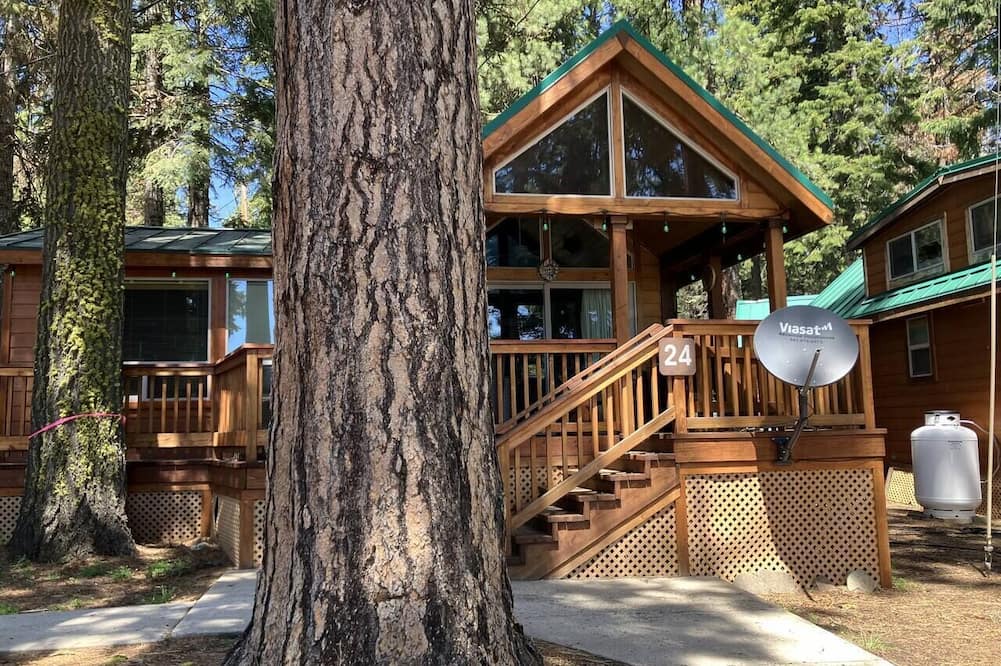 Ashland House | Cabin #24 at Hyatt Lake Resort