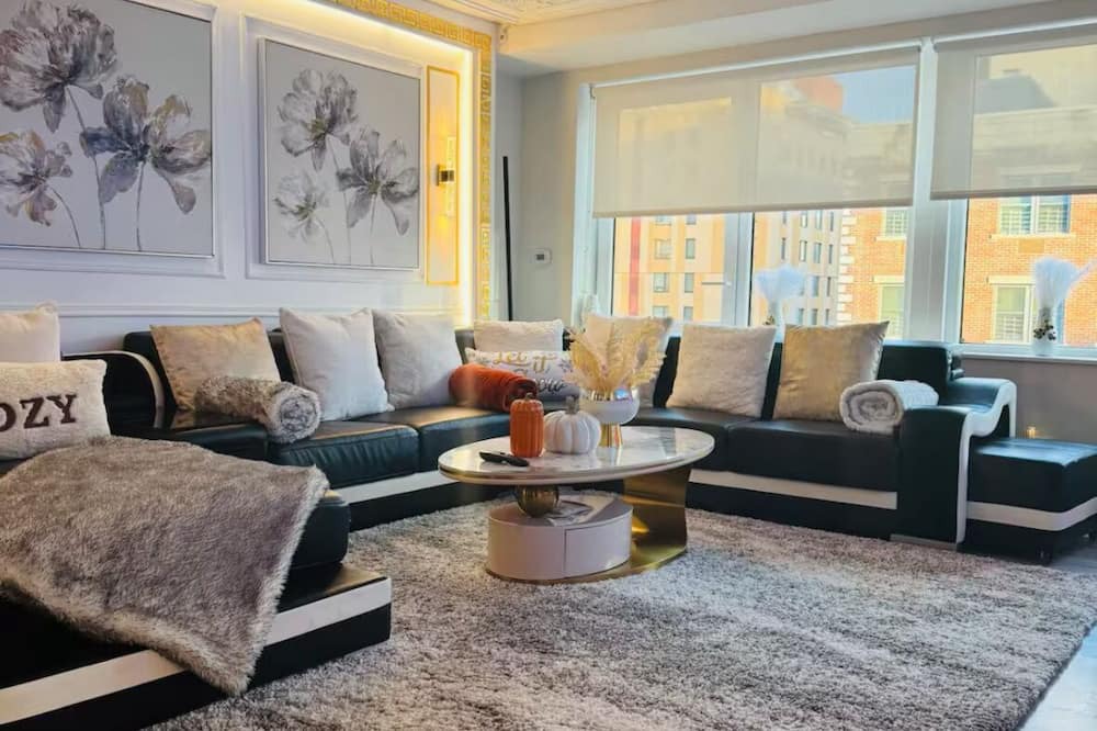 East Harlem Apartment | Bright & Modern 4BD 2BA Apartment w Doorman, Gym, Lounge, Near West Harlem