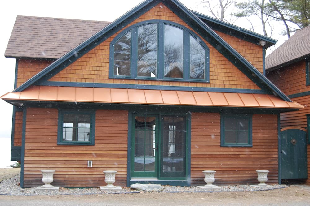 Eddington Cottage | Lakefront cottage swimming, paddling, fishing near Acadia, Katahdin, Downeast.