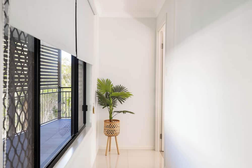 Sunnybank Apartment | Smart Suites Self Check-in Apartments - 144 Dixon