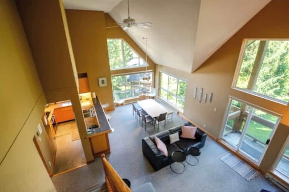 Whistler House | Well furnished 3-bedroom townhome in perfect location for ski or golf