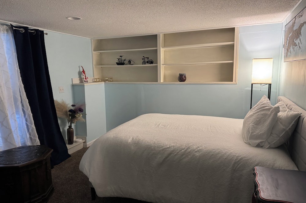 Marlborough House | Cozy basement apartment with private bathroom, kitchen and entrance.