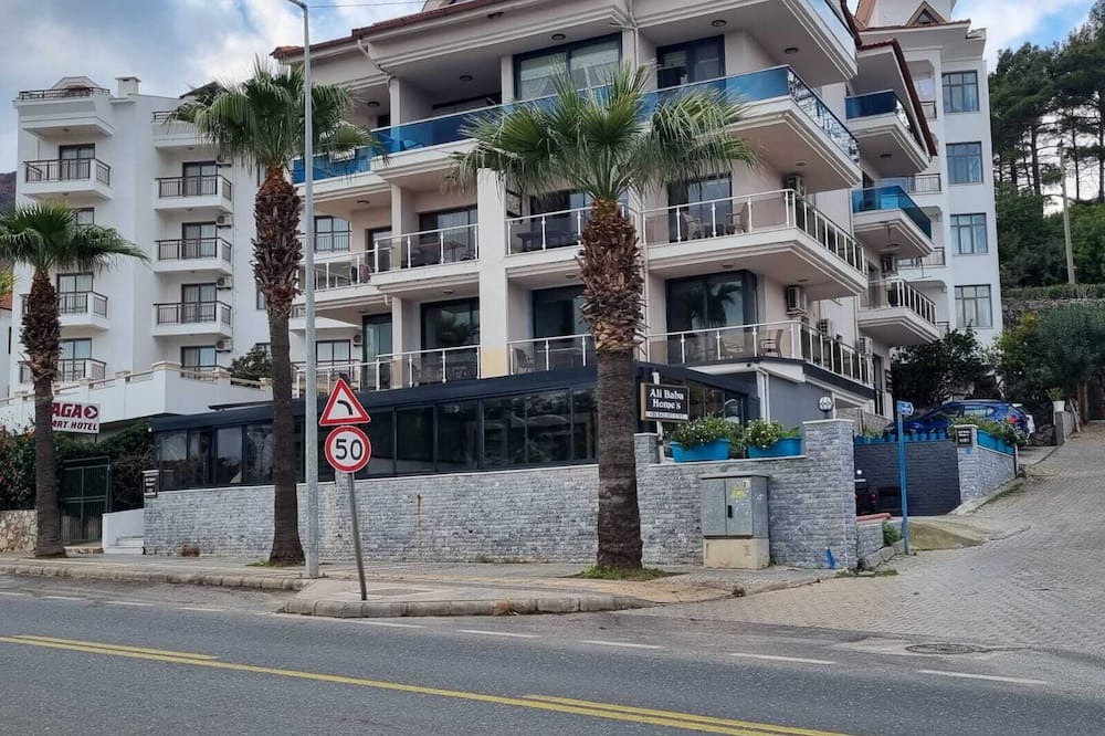Marmaris City Center Apartment | Spacious 3-bedroom apartment with WiFi and AC in charming Marmaris
