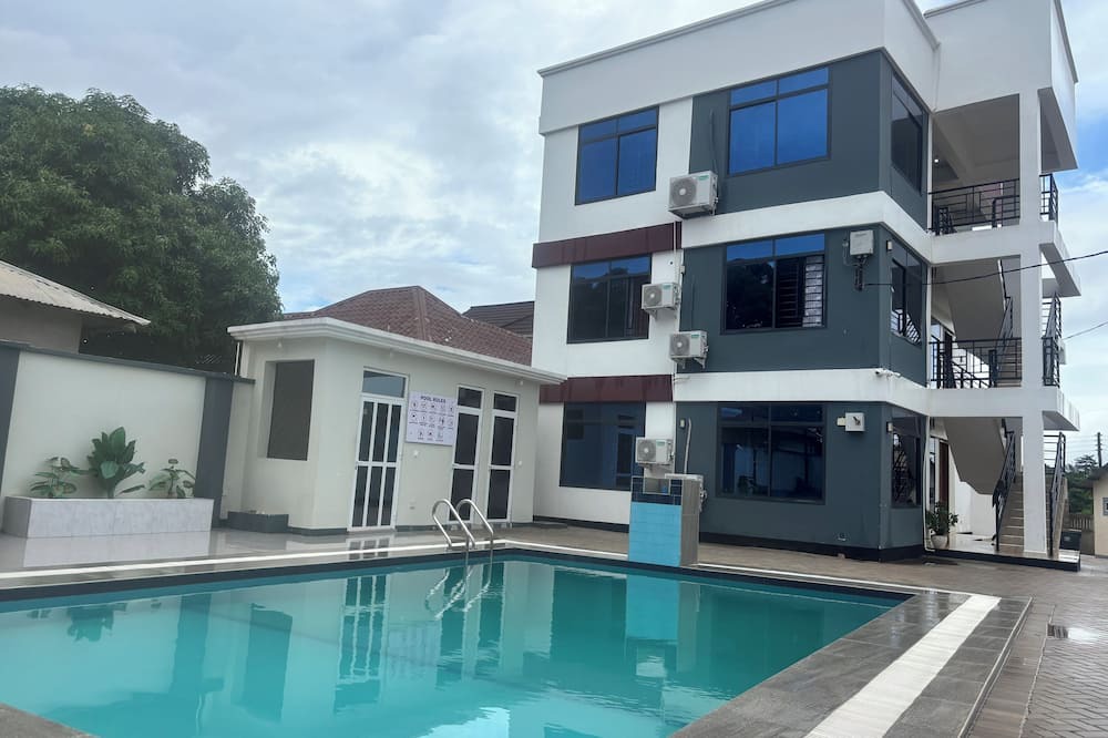 Dar es Salaam Apartment | 2-bedroom apartment in lovely Dar es Salaam with WiFi, AC, family friendly